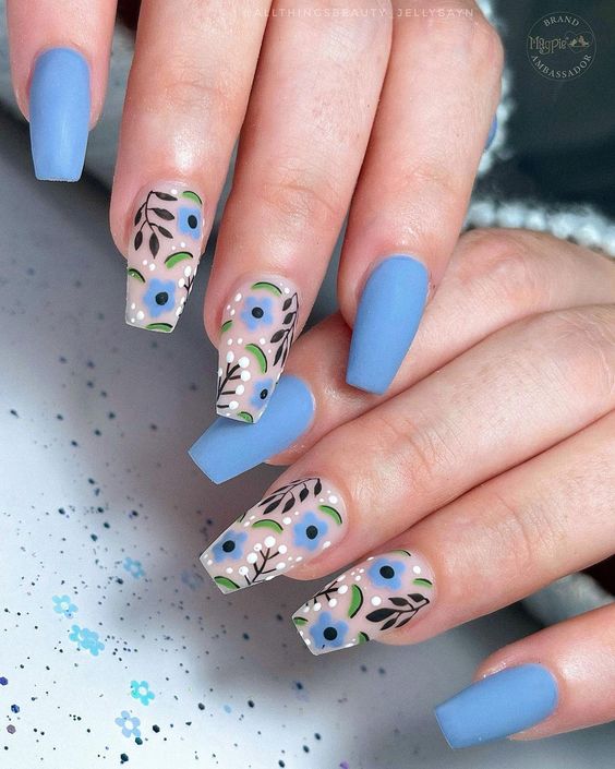 Bleu clair mat avec fleurs