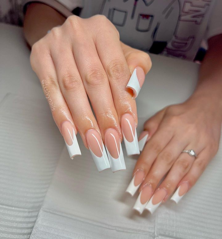 Ongles blancs de style cercueil