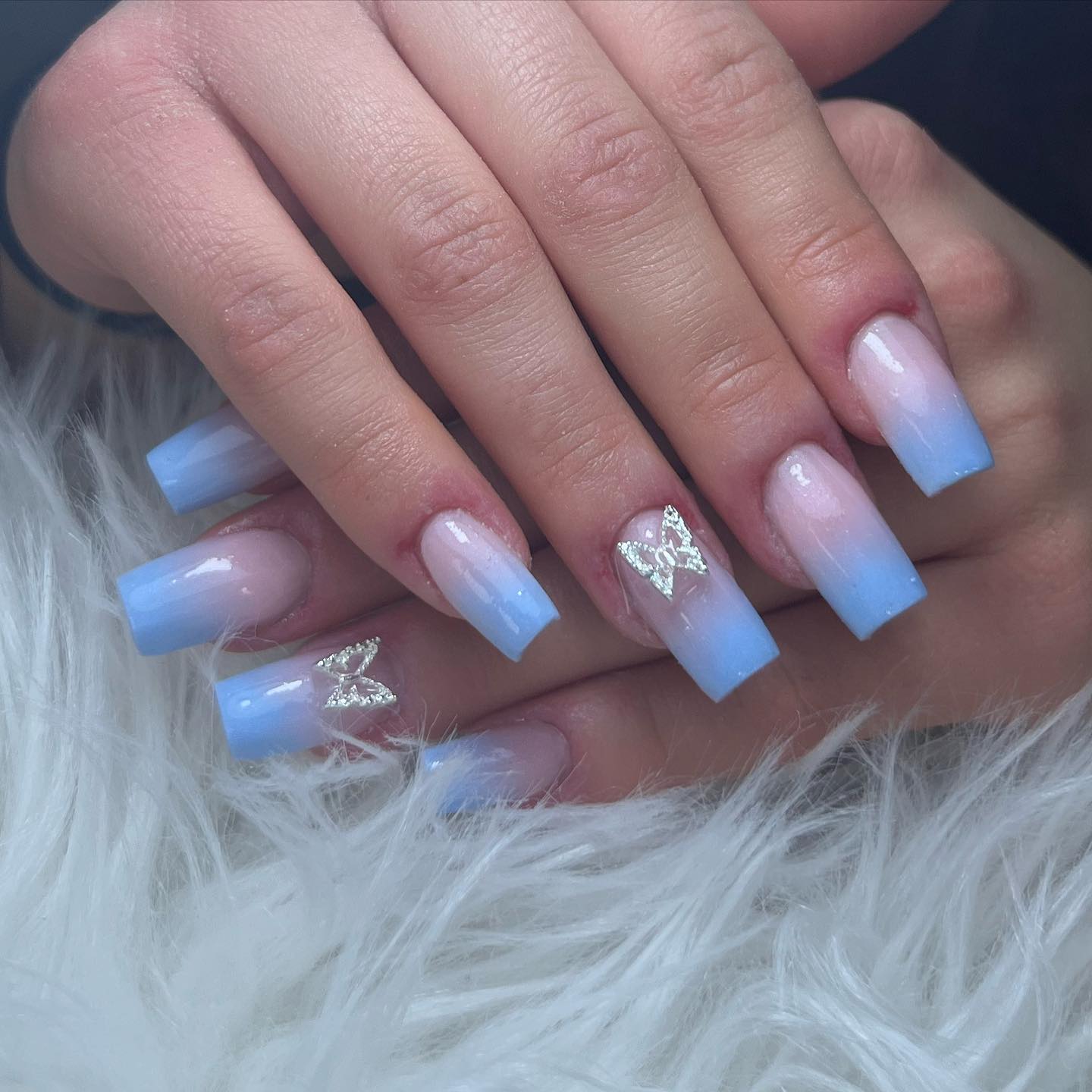 Bleu clair Ombre avec papillons