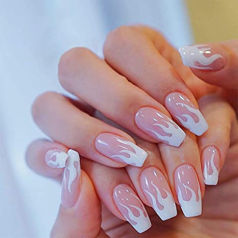 Ongles de flamme blanche