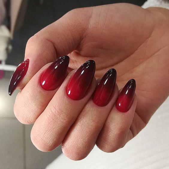 Ongles d’automne - Ongle noir et rouge Ombre