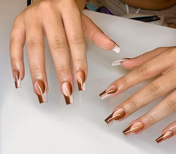 Couleur brun café en effet ombré élégant nail art sur de longs ongles carrés effilés