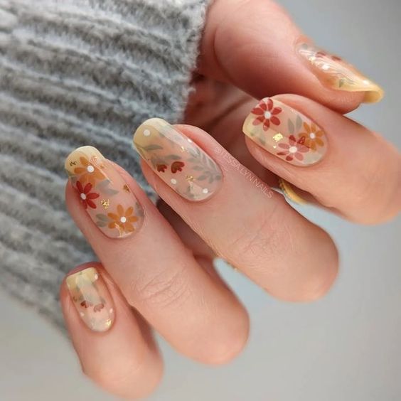 Motifs d’ongles de fleurs sur ongles ronds moyens