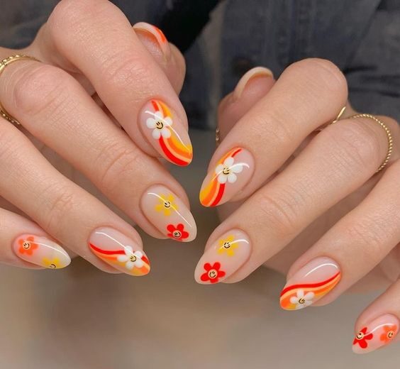 Tourbillons, fleurs et smileys vibrants sur des ongles en amande moyens