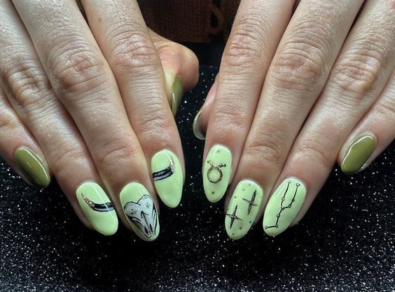 Couleur d’ongle vert clair avec signe Taureau et arts d’ongles constellation sur ongles ronds moyens