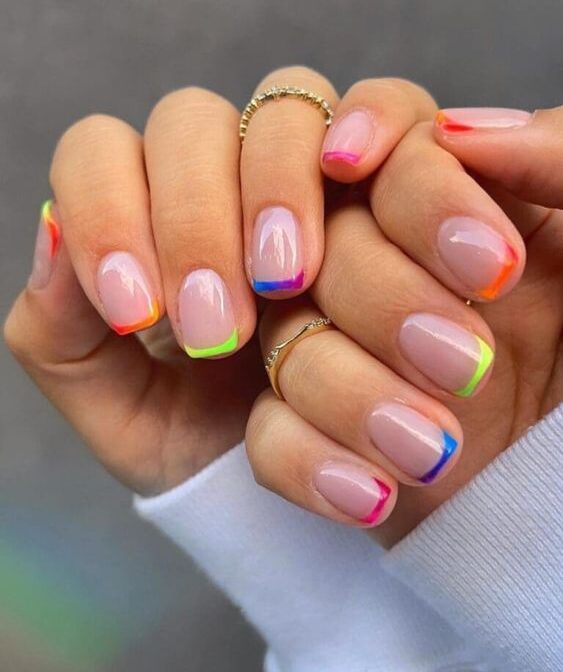 Arc-en-ciel ombre Français astuces nail art sur ongles carrés courts