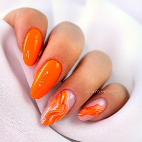 Nail Art en marbre orange