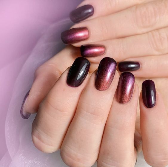 Ombre prune scintillante nail art sur ongles moyens en forme de squoval