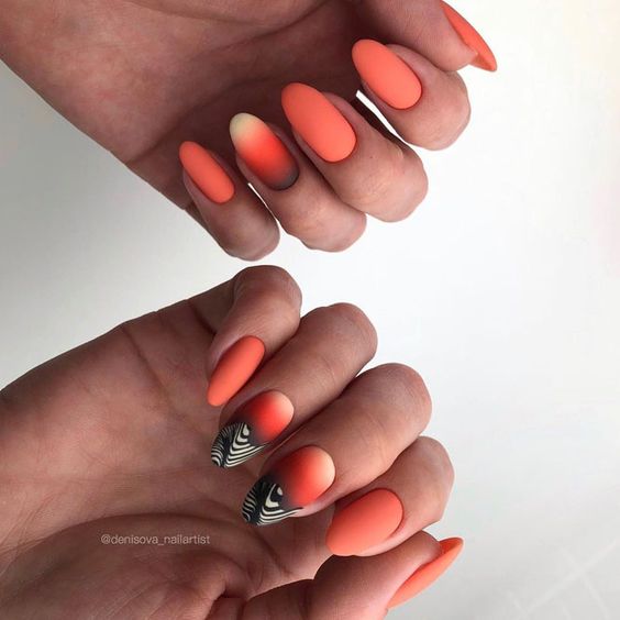 Nail art ombré orange brûlé au fini mat sur ongles ronds moyens