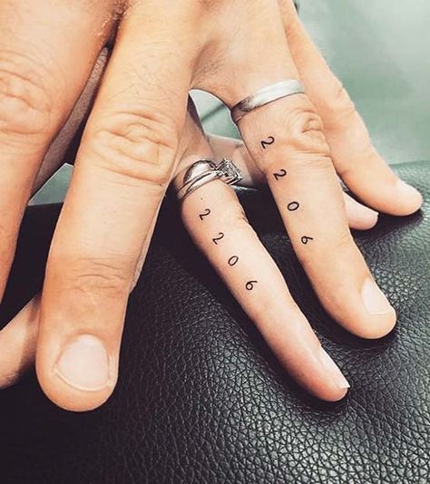 Tatouages ​​​​de doigt de date 3