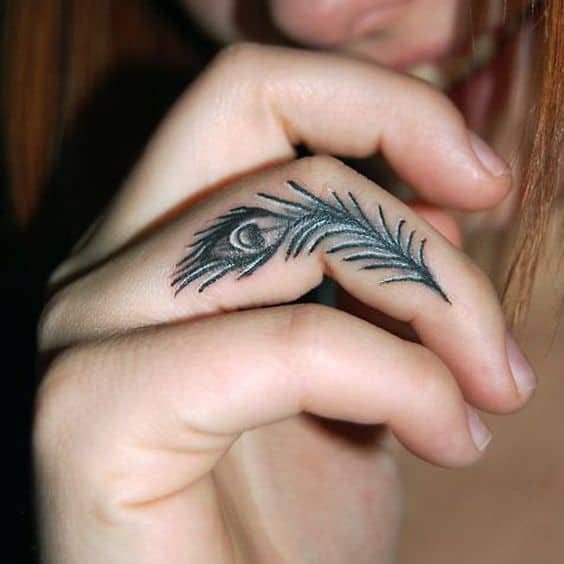 Idées de tatouage de plumes de paon 4